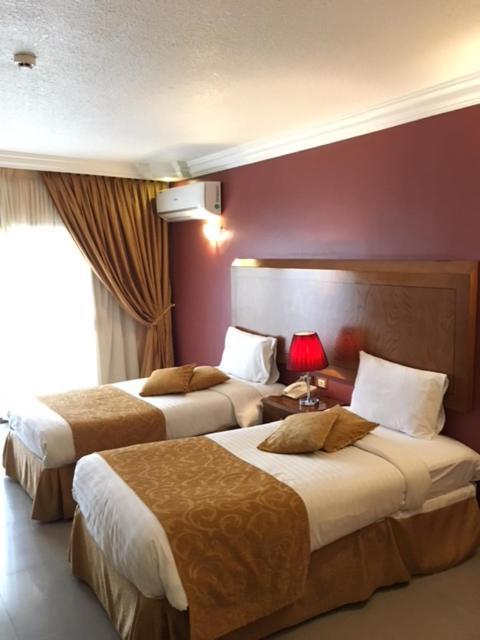 Al Anbat Hotel & Restaurant Wadi Musa Zewnętrze zdjęcie
