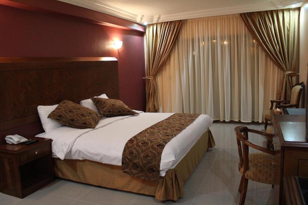 Al Anbat Hotel & Restaurant Wadi Musa Zewnętrze zdjęcie