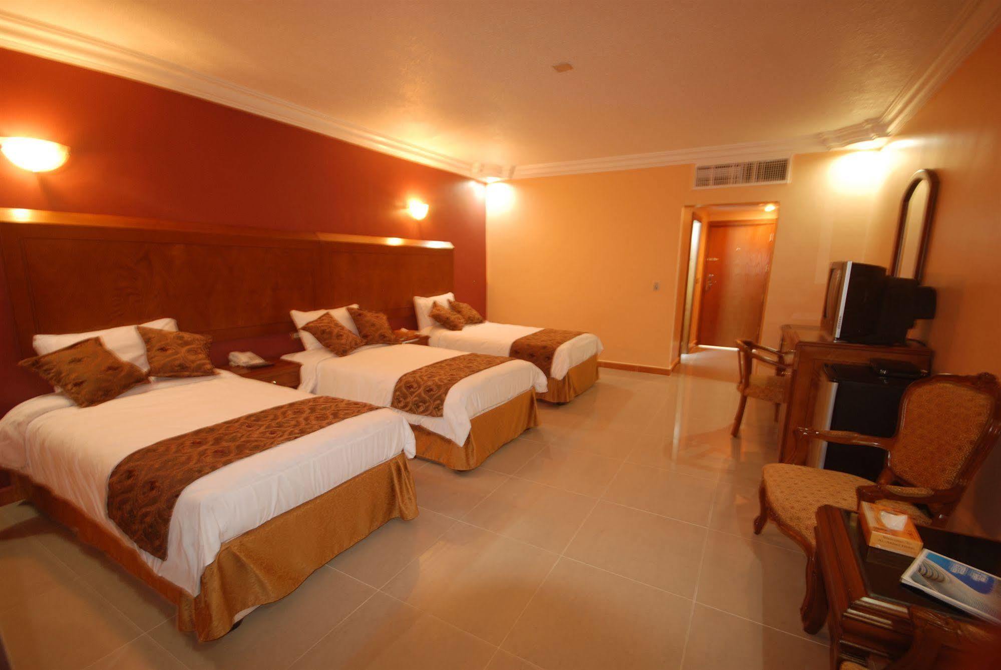 Al Anbat Hotel & Restaurant Wadi Musa Zewnętrze zdjęcie