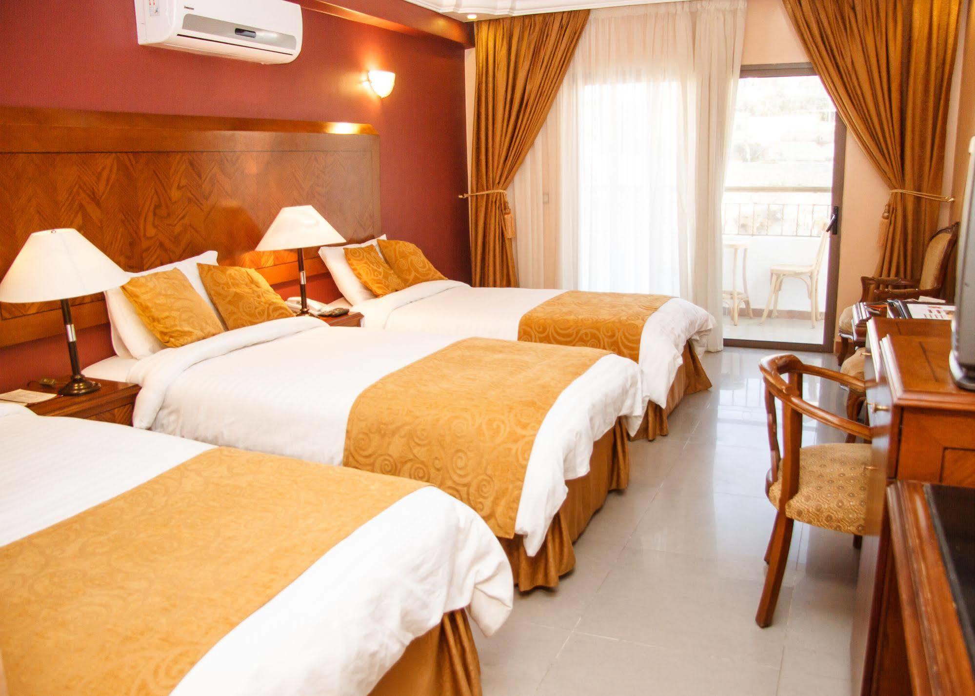 Al Anbat Hotel & Restaurant Wadi Musa Zewnętrze zdjęcie