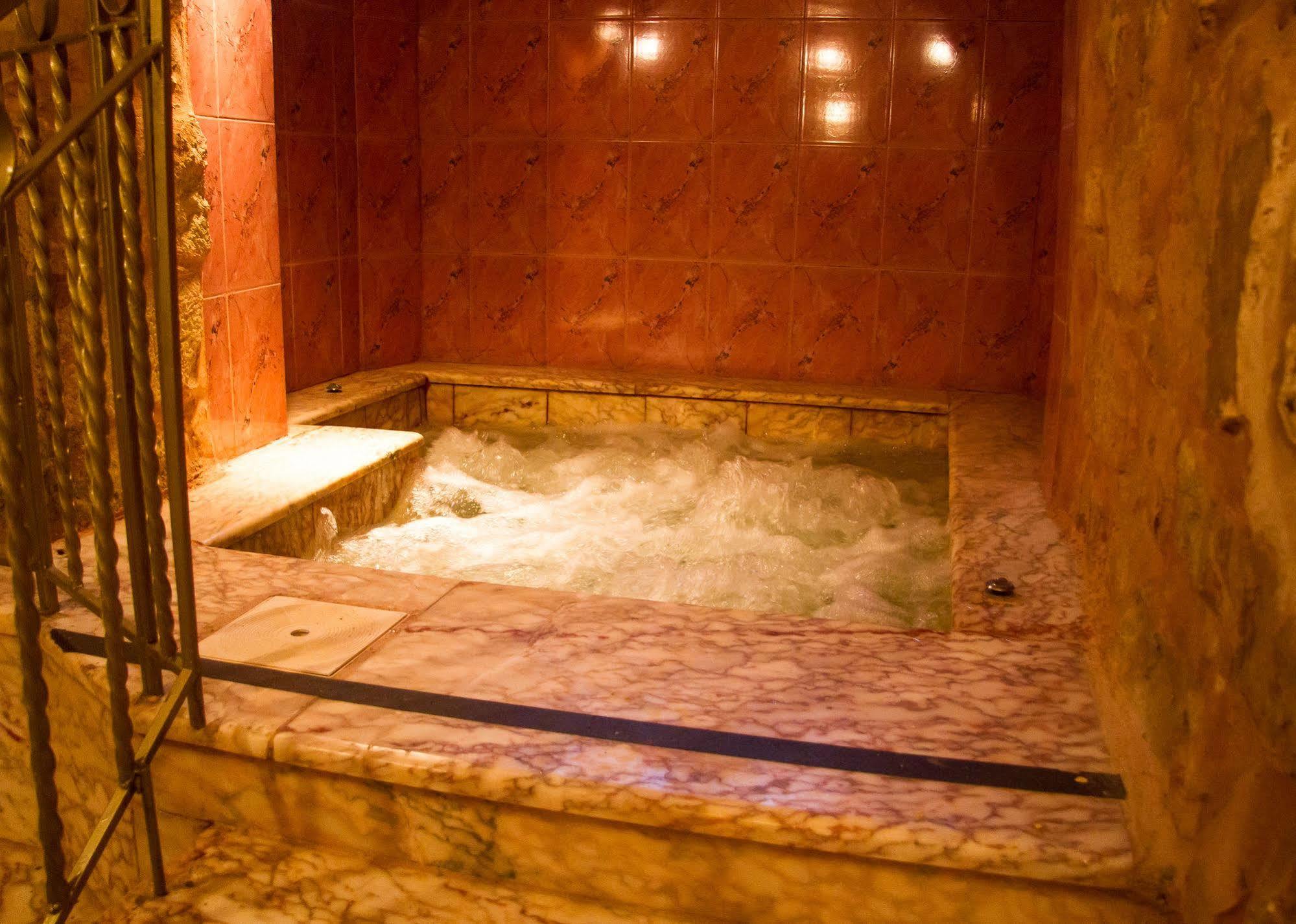 Al Anbat Hotel & Restaurant Wadi Musa Zewnętrze zdjęcie
